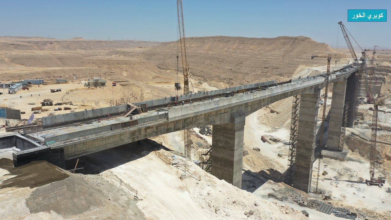 أعلى كوبرى فى مصر يستعد لمرور القطار الكهربائى السريع.. صور