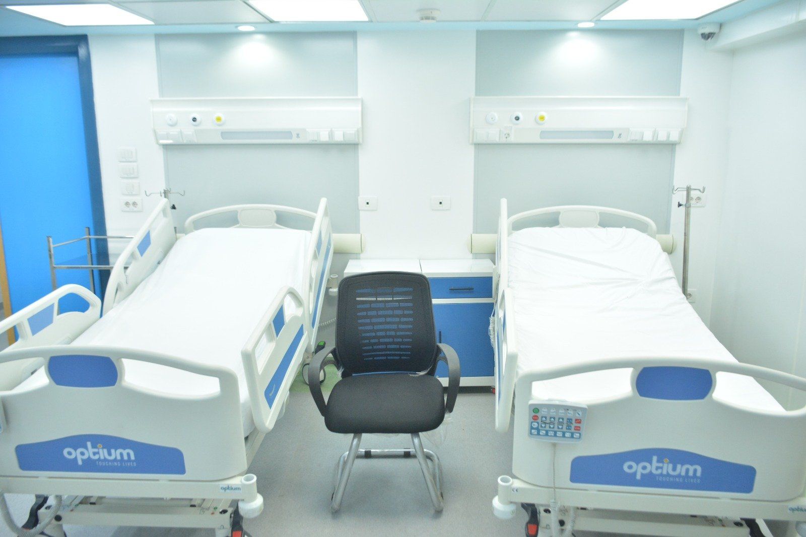 أمانة العاصمة بمستقبل وطن تسلم وحدة الغسيل البرتوني لمستشفى أبو الريش