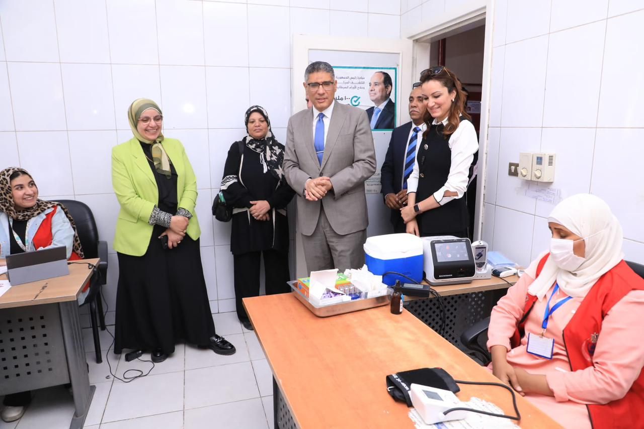 محافظ الجيزة يدشن حملة 100 يوم صحة من مركز ميت عقبة بالعجوزة