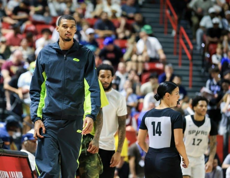 "إن بي أيه": ويمبانياما يحصل على الضوء الاخضر للعودة الى صفوف سبيرز (تقارير)