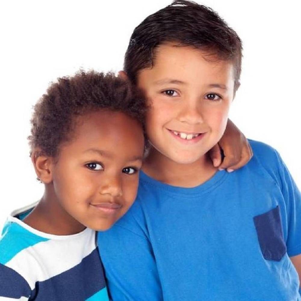 كيف أُعلم طفلي قواعد التسامح؟ ومتى تُصبح الصفة ضعفاً؟