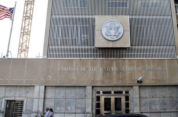 السفارة الأميركية في إسرائيل: قد نمنع الموظفين وعائلاتهم من السفر لمناطق بإسرائيل والقدس والضفة بسبب الأحداث