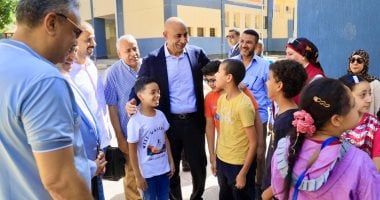 وزير التعليم يتفقد مواقع إنشائية لمدارس بالمرج.. ونسعى لإنهاء الفترتين .. صور