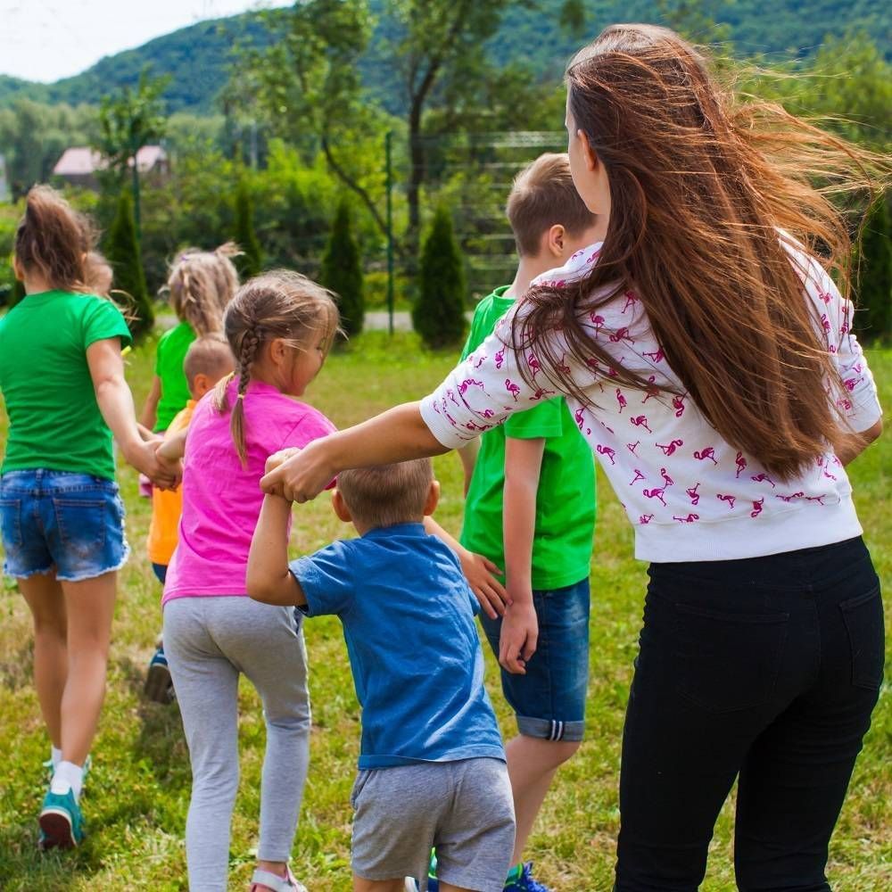 كيف أُعلم طفلي قواعد التسامح؟ ومتى تُصبح الصفة ضعفاً؟