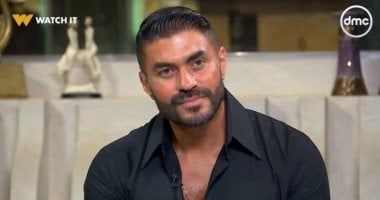 خالد سليم يتأثر ويبكى بعد عرض "صاحبة السعادة" فيديو نادرا لوالده فى حفل زفافه