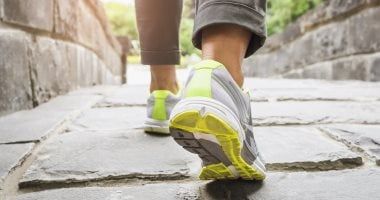 المشي أم الجيم.. أيهما أفضل لخسارة الوزن؟