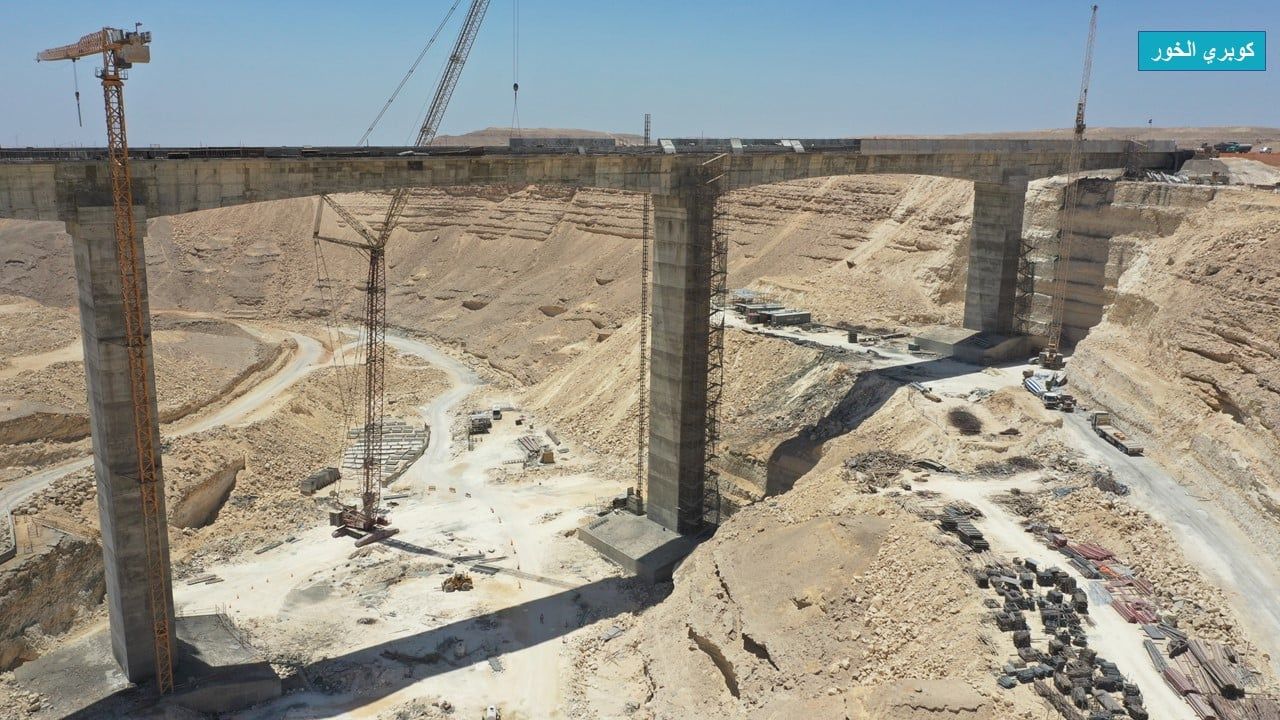 أعلى كوبرى فى مصر يستعد لمرور القطار الكهربائى السريع.. صور