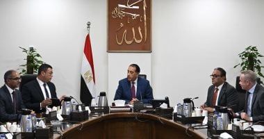 رئيس الوزراء يتابع إجراءات تنفيذ الخطة الاستراتيجية لتحلية مياه البحر