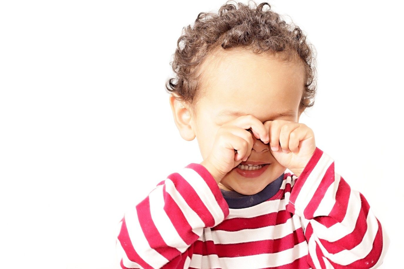 إفرازات العين لدى طفلك إليك أسبابها وكيفية علاجها