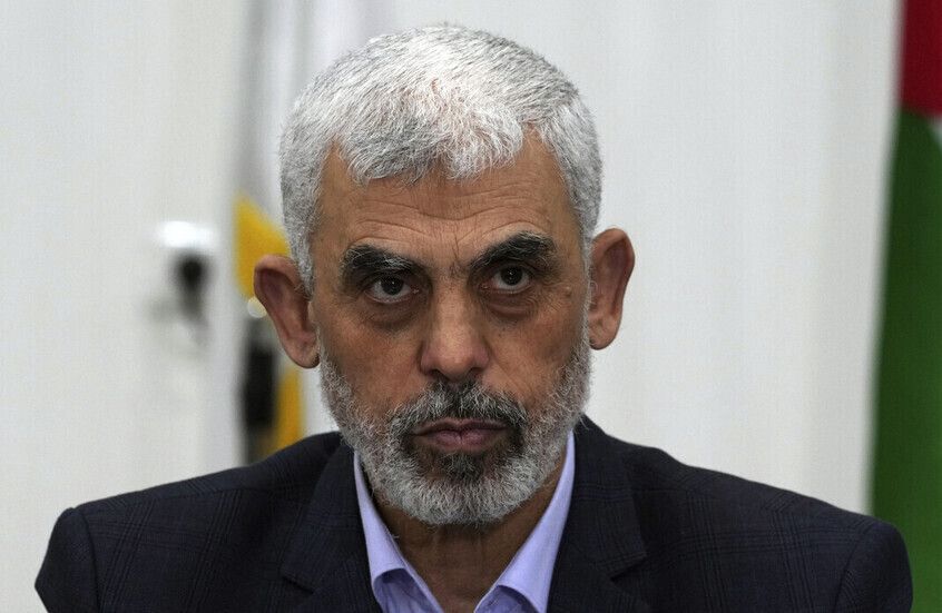 باحث مصري يكشف "سببا صادما" لتوقيت تنفيذ عملية "طوفان الأقصى"...ماذا قال السنوار؟