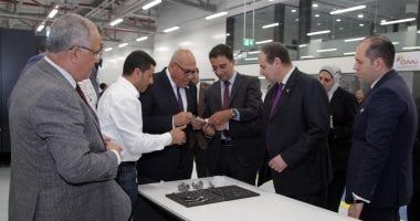 رئيس العربية للتصنيع يتفقد التشغيل التجريبى لمصنع مستلزمات جراحة العظام