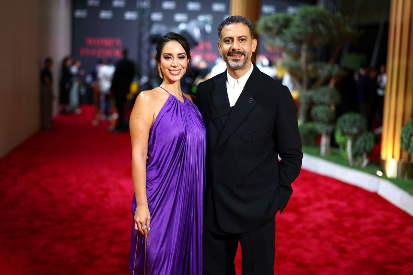 بالأبيض والأسود وروح الأربعينات.. محمد فراج وبسنت شوقي أول مفاجآت حسين الجسمي