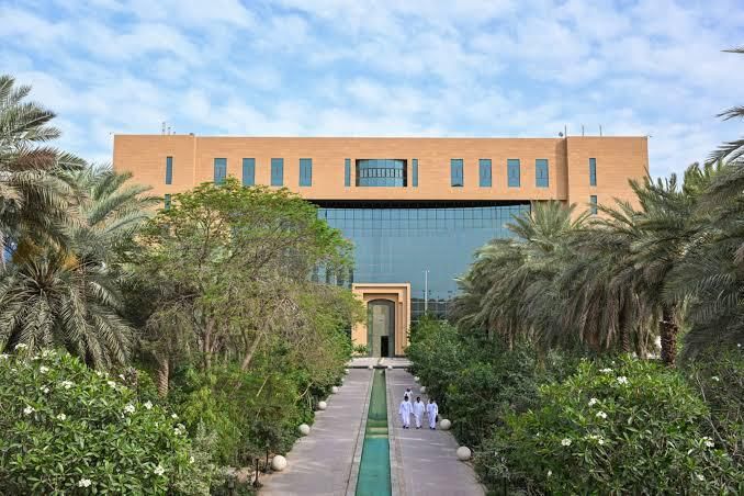 وزارة الإسكان تحدث اشتراطات البقالات والأسواق المركزية