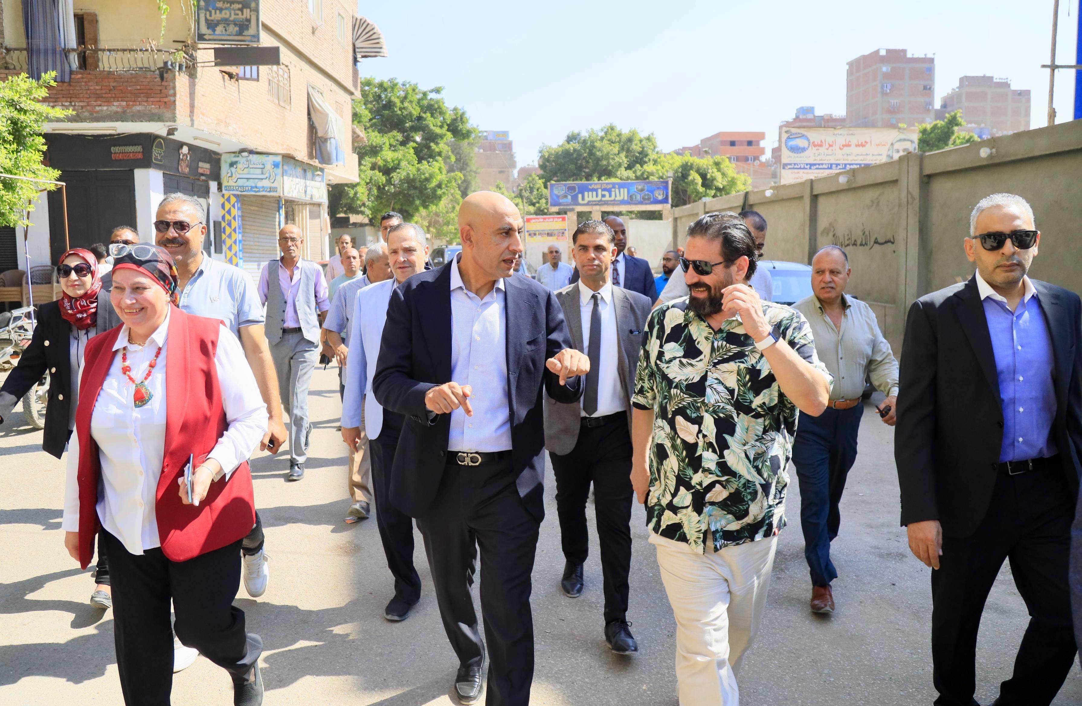 وزير التعليم يتفقد مواقع إنشائية لمدارس بالمرج.. ونسعى لإنهاء الفترتين .. صور