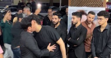 سعد الصغير وسامح يسرى وأيمن عزب فى عزاء محمد عواد