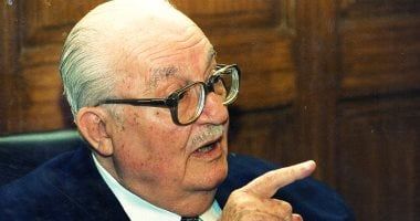 98 عاما على ميلاد ثروت أباظة صاحب التحفة الإبداعية "شىء من الخوف"