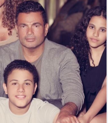 هل يفاجئ الهضبة جمهور مهرجان العلمين بغناء أولاده عبد الله وجنا معه