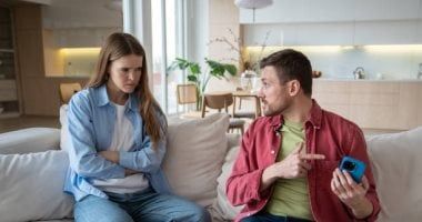 طالع الأبراج: مش مجرد كلام.. 10 جمل لو سمعتيها من خطيبك عيدى التفكير فى العلاقة