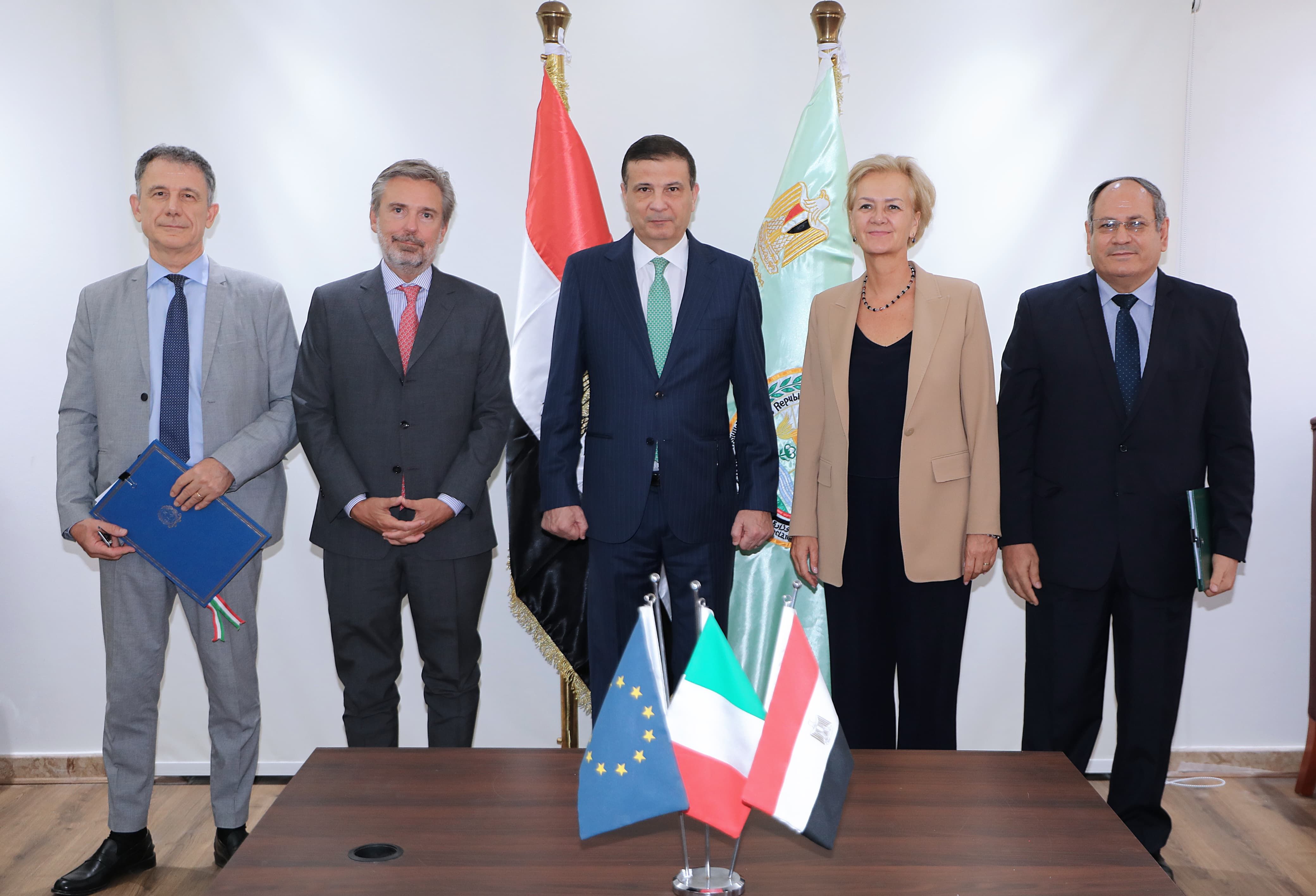 وزير الزراعة يشهد توقيع التعاون مع الوكالة الإيطالية لتعزيز إنتاج المحاصيل