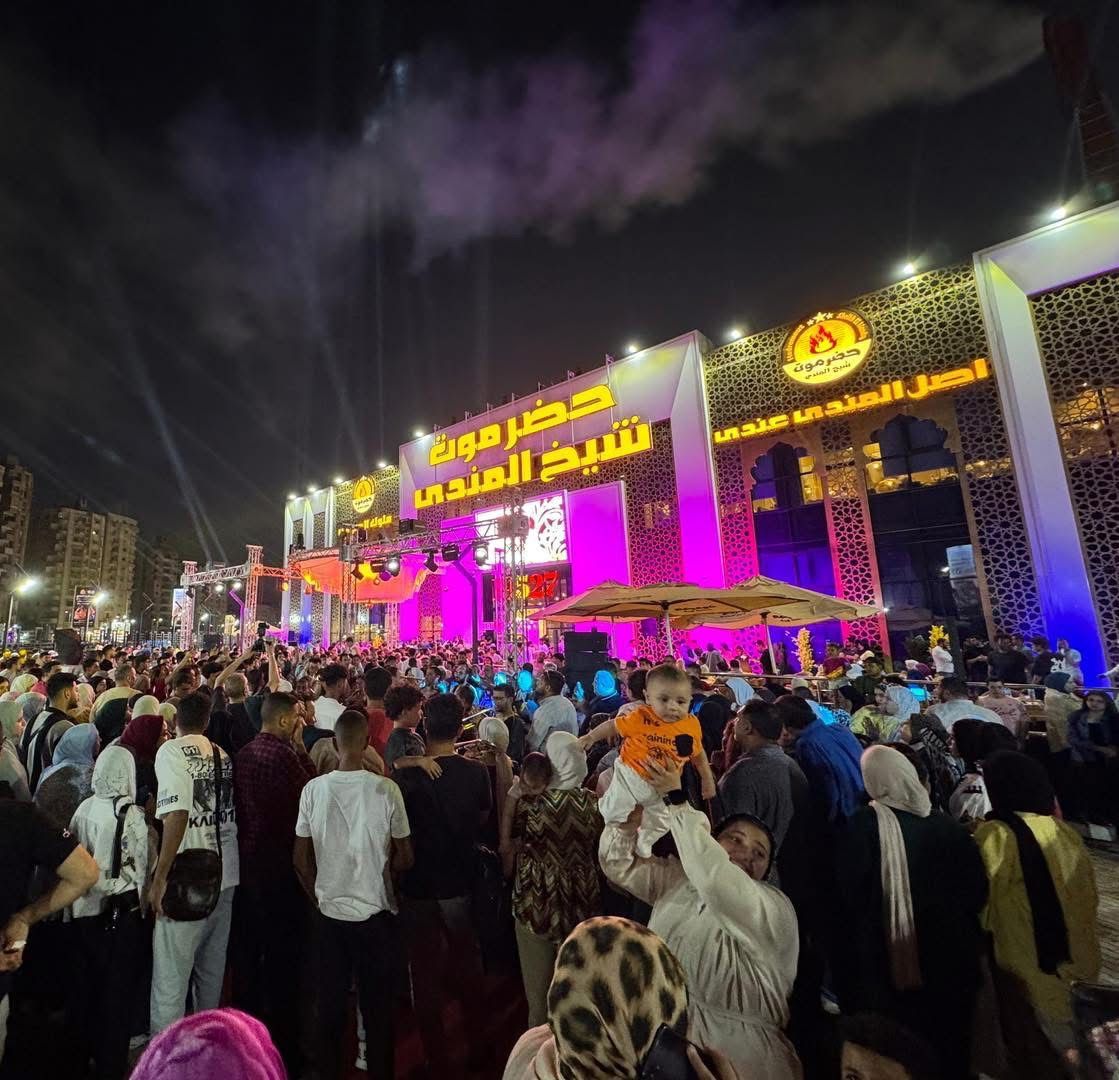 لحم مندي وملوخية بالطشة.. الأكلات المصرية تتميز في مطعم حضرموت شيخ المندي