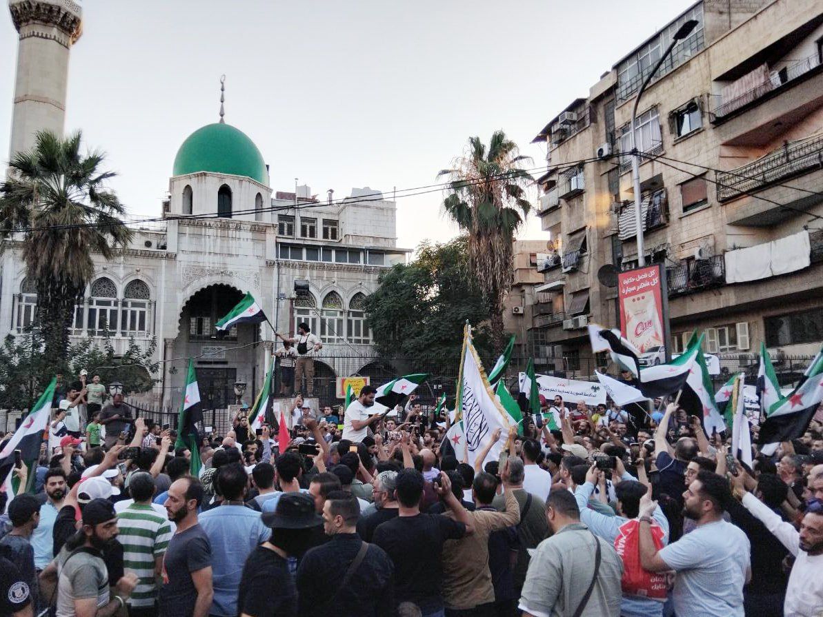 مظاهرات فى سوريا للتنديد بالعدوان الإسرائيلى والتدخل الأجنبى.. صور