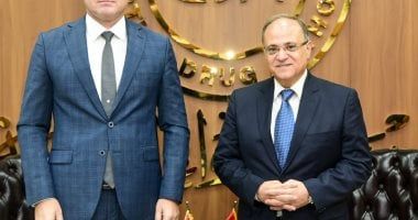 رئيس هيئة الدواء يستقبل سفير بيلاروسيا لبحث فرص التعاون الدوائى