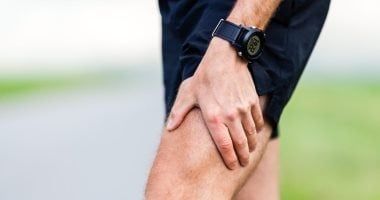 من أشهر أسباب آلام الظهر والرقبة.. ما هى عقد العضلات