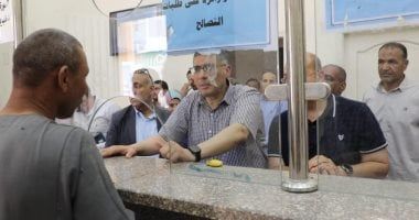 محافظ الجيزة يستمع لشكاوى أهالى الصف من شباك المركز التكنولوجى