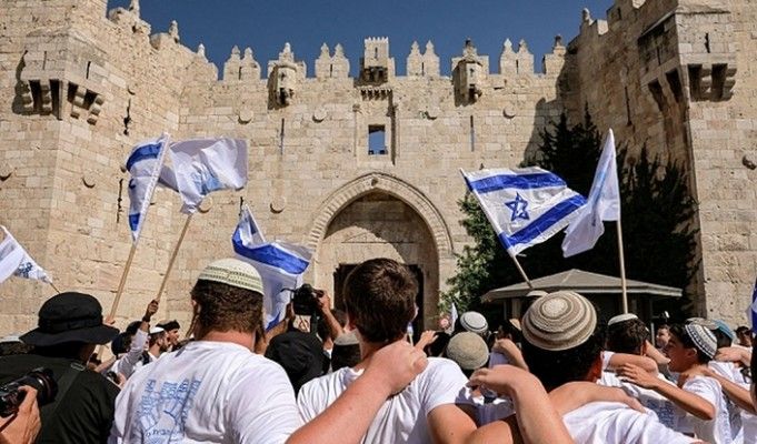 "شاس" و"يهدوت هتوراة" يهاجمان إدلشتاين: غيّر التفاهمات المركزية التي تم التوصل إليها ويعمل على إسقاط حكومة اليمين