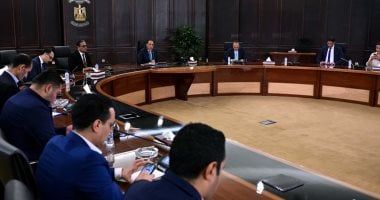 رئيس الوزراء يؤكد على دور الجامعات الأهلية فى دعم البحث العلمى فى مصر