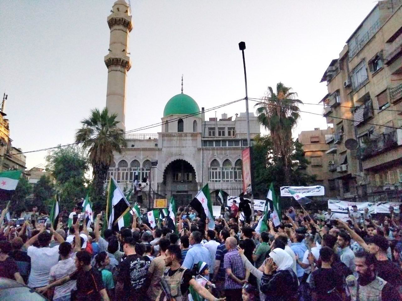 مظاهرات فى سوريا للتنديد بالعدوان الإسرائيلى والتدخل الأجنبى.. صور