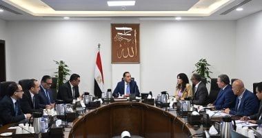 رئيس الوزراء يُتابع الخطة التنفيذية لمحطات تحلية مياه الساحل الشمالي الغربي