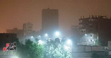 عاصفة ترابية تضرب أسوان فجرًا.. والأرصاد تحذر من أمطار رعدية (صور)
