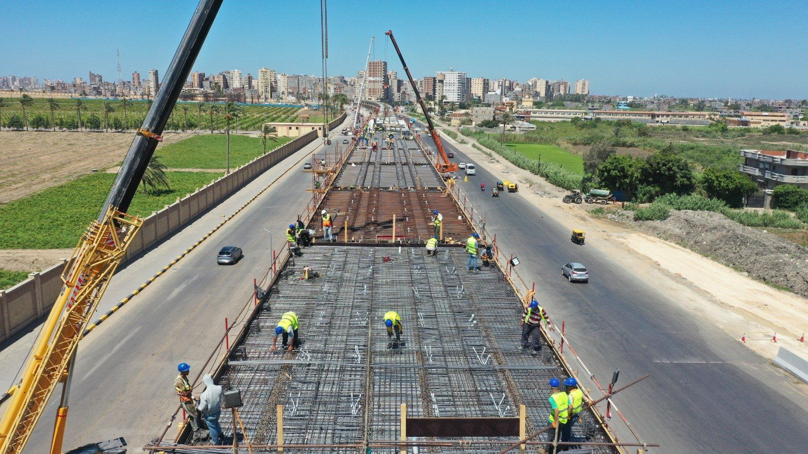 شاهد تركيب الكمرات بمشروع المرحلة الأولى من مترو الإسكندرية.. صور