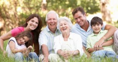 الأولاد ثم الأحفاد ثم الإخوة.. القانون يحدد المسئول عن رعاية المسنين