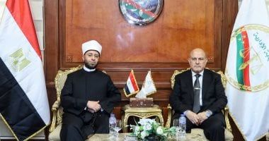 وزير الأوقاف يهنئ رئيس النيابة الإدارية بتوليه رئاسة الهيئة