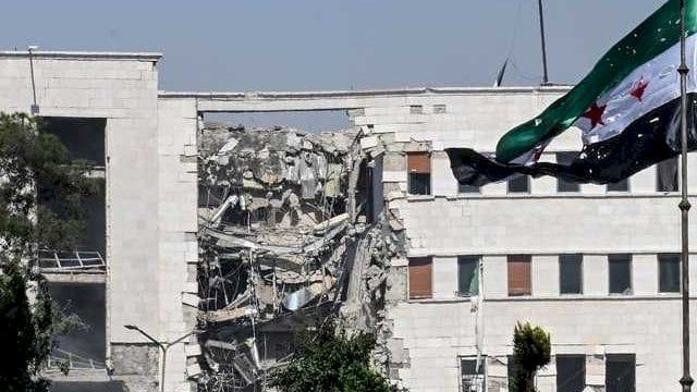 الشرع يكشف تدخلات دولية منعت انفجارًا شاملًا بعد غارات إسرائيل