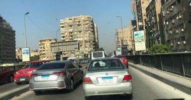 النشرة المرورية.. كثافات متوسطة للسيارات بمحاور القاهرة والجيزة