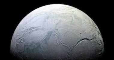 تكنولوجيا: اكتشاف جليد بلورى فى الفضاء.. دراسة جديدة تكشف عن بنية مخفية للجليد الكونى