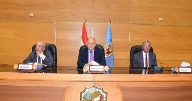 نقيب المهندسين يشهد حفل تخرج دفعة جديدة من خريجى كلية الهندسة بجامعة سوهاج