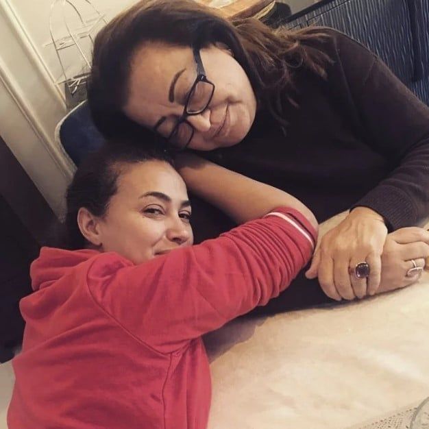 تشييع جثمان والدة الفنانة هند صبري ودفنها بعد صلاة عصر غد بتونس