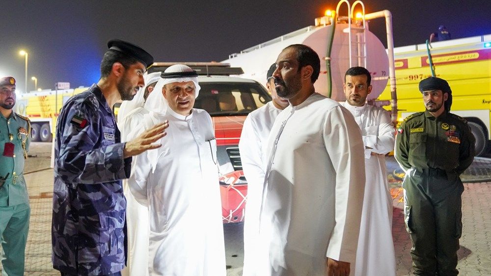 السيطرة الكاملة على حريق ضخم في مصنع في رأس الخيمة