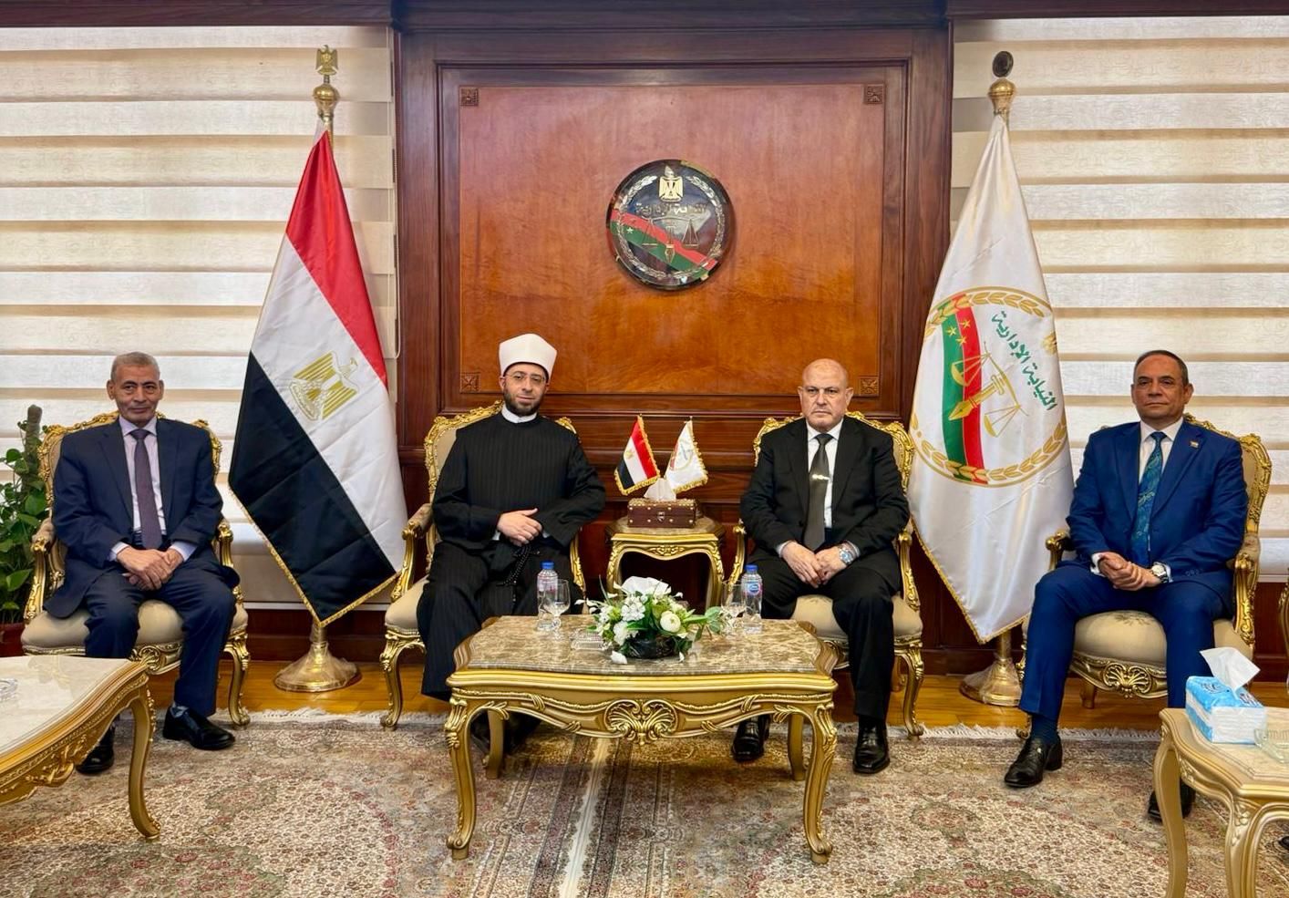 وزير الأوقاف يهنئ رئيس النيابة الإدارية بتوليه رئاسة الهيئة