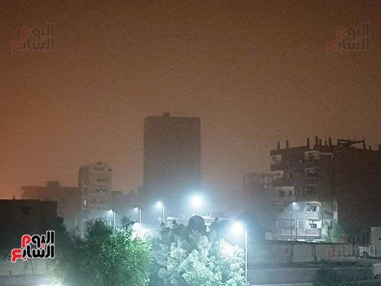 عاصفة ترابية تضرب أسوان فجرًا.. والأرصاد تحذر من أمطار رعدية (صور)