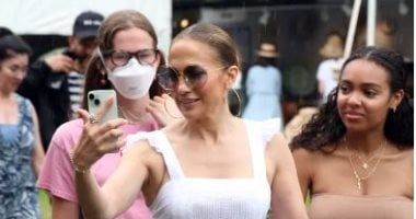 بعد 4 زيجات فاشلة.. جينيفر لوبيز ممازحة معجب: مش هتجوز تاني