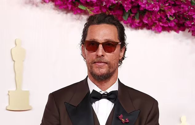 ما الذي فعله ماثيو ماكونهي أمام العائلة المالكة في ويمبلدون وفاجأ الجميع؟