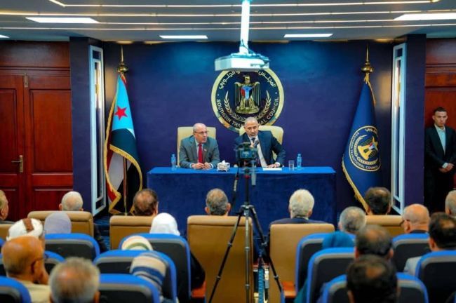 الرئيس الزُبيدي يرأس اجتماعاً موسعاً لقيادات المجلس الانتقالي الجنوبي