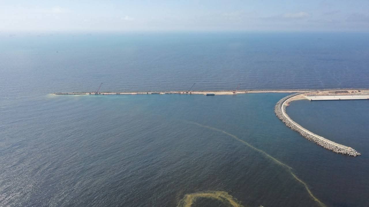 شاهد مشروع حواجز أمواج ميناء الإسكندرية الكبير.. صور
