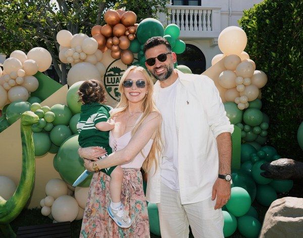 بالصور- ليندسي لوهان وزوجها العربيّ يحتفلان بمناسبة سعيدة غيّرت حياتهما