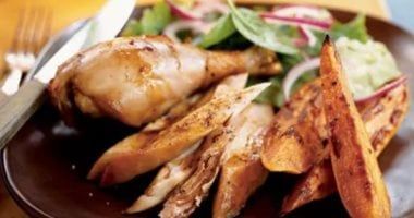 مفيد ولا ضار.. اعرف آثار تناول جلد الدجاج على الجسم